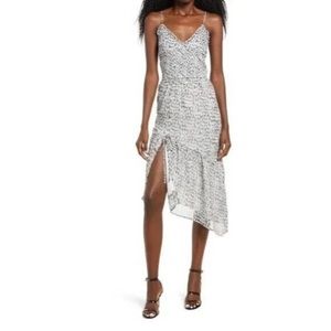 Leith Nordstrom black and white floral dress! Flattering fit on waist! Size S